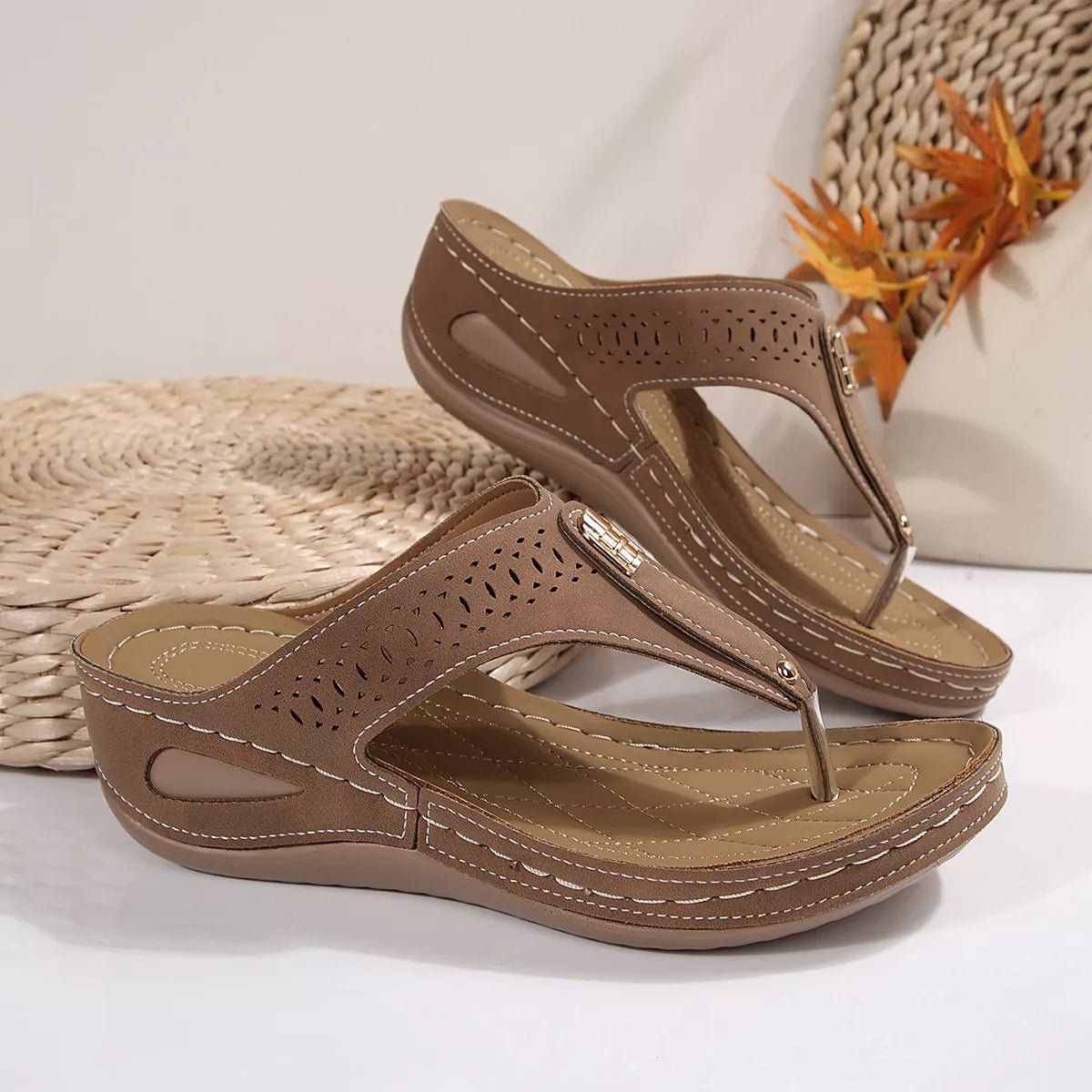 Aloha - Toe Post Wedge Sandals - Cashmere Daisy