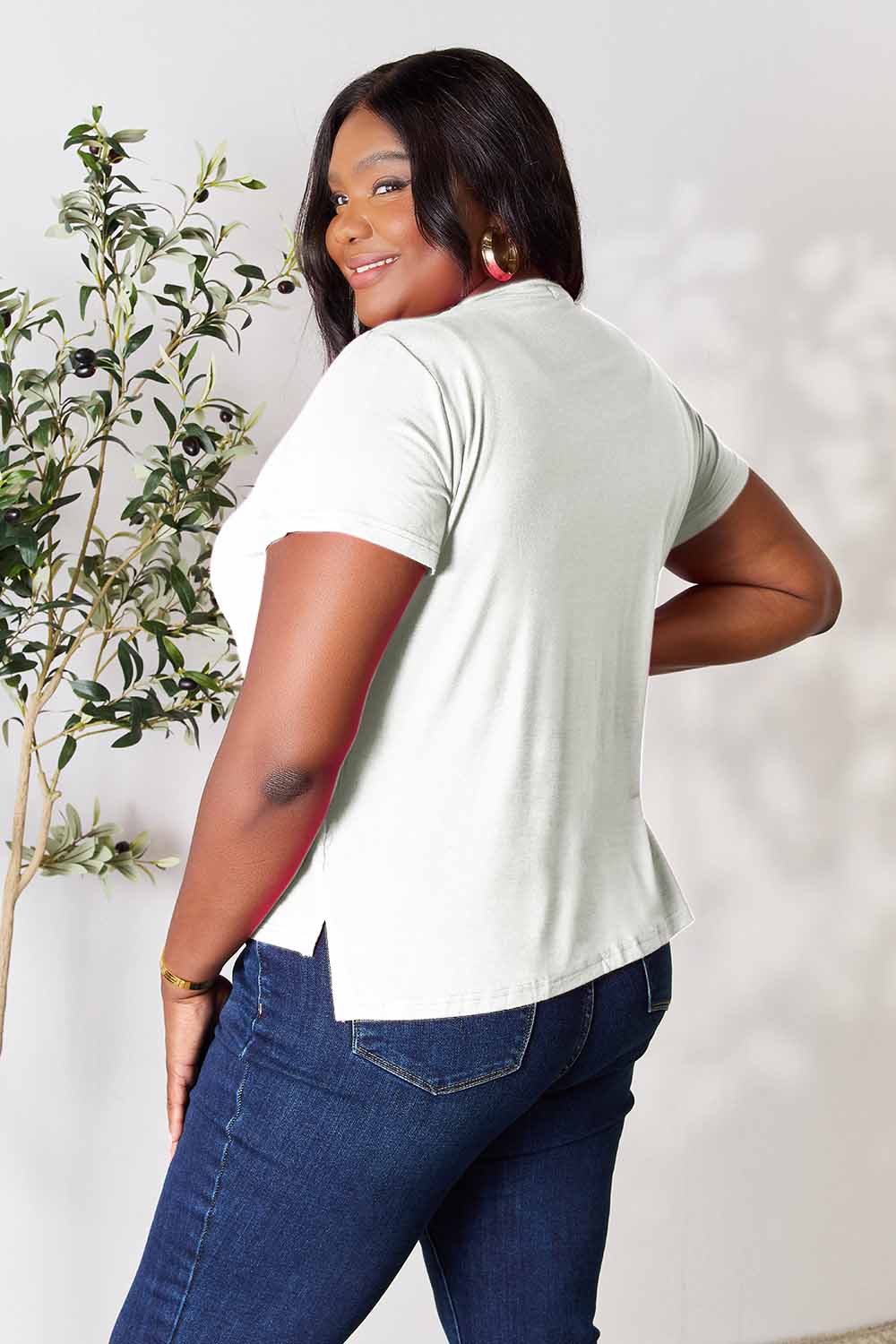 Basic Bae Full Size Round Neck Tee – Everyday Short Sleeve Essentia - Cashmere Daisy