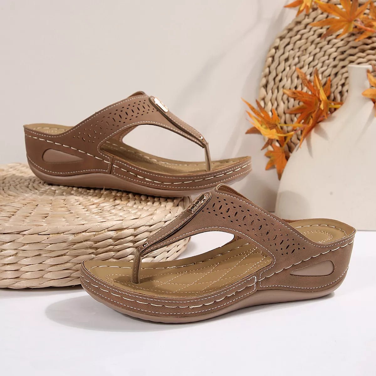 Aloha - Toe Post Wedge Sandals - Cashmere Daisy