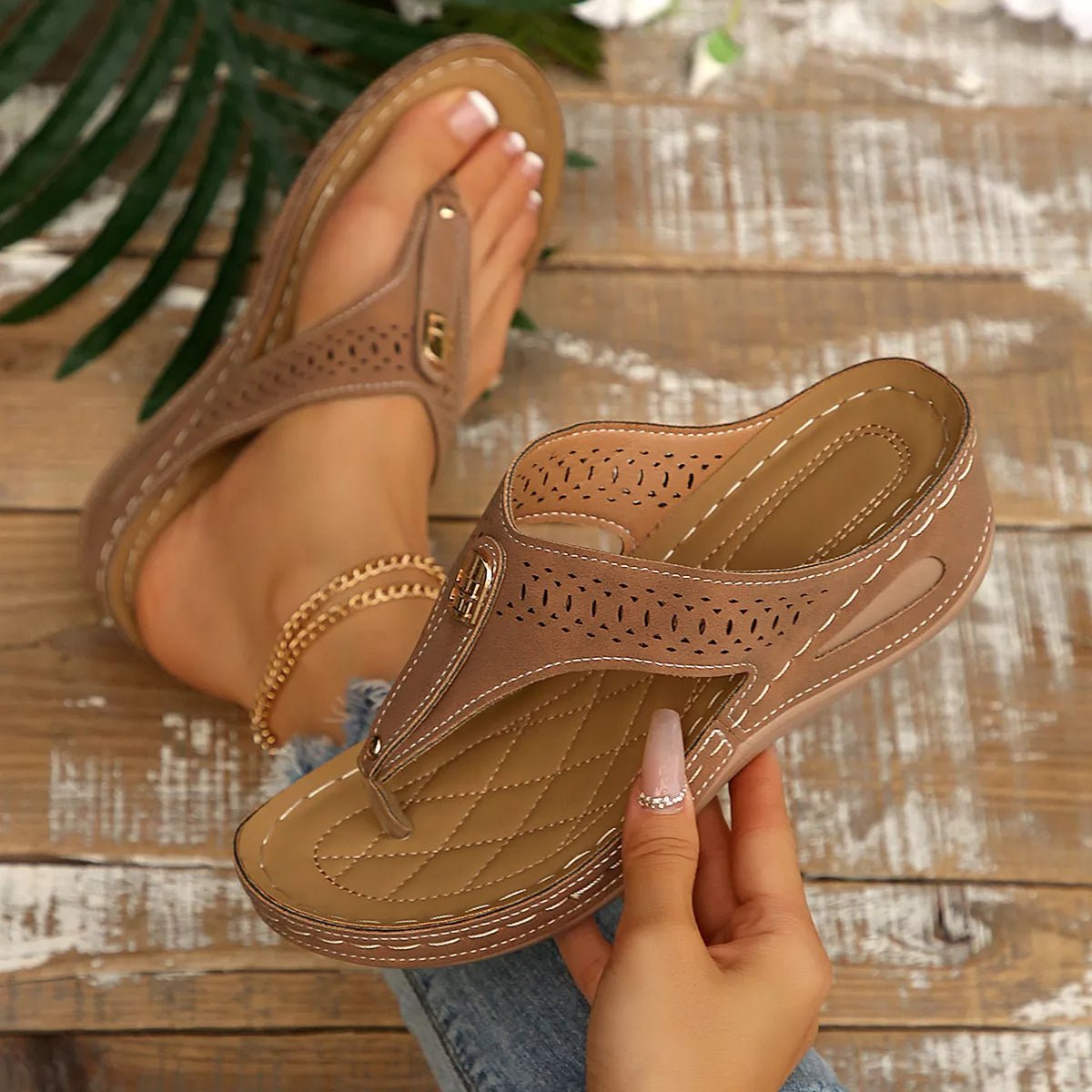 Aloha - Toe Post Wedge Sandals - Cashmere Daisy