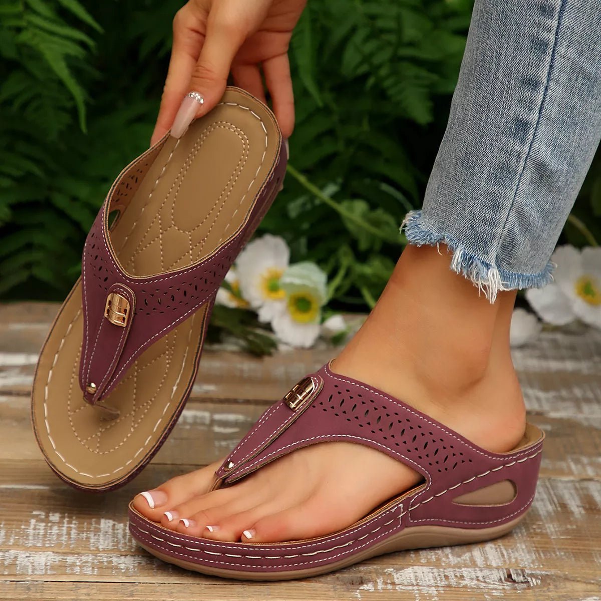Aloha - Toe Post Wedge Sandals - Cashmere Daisy