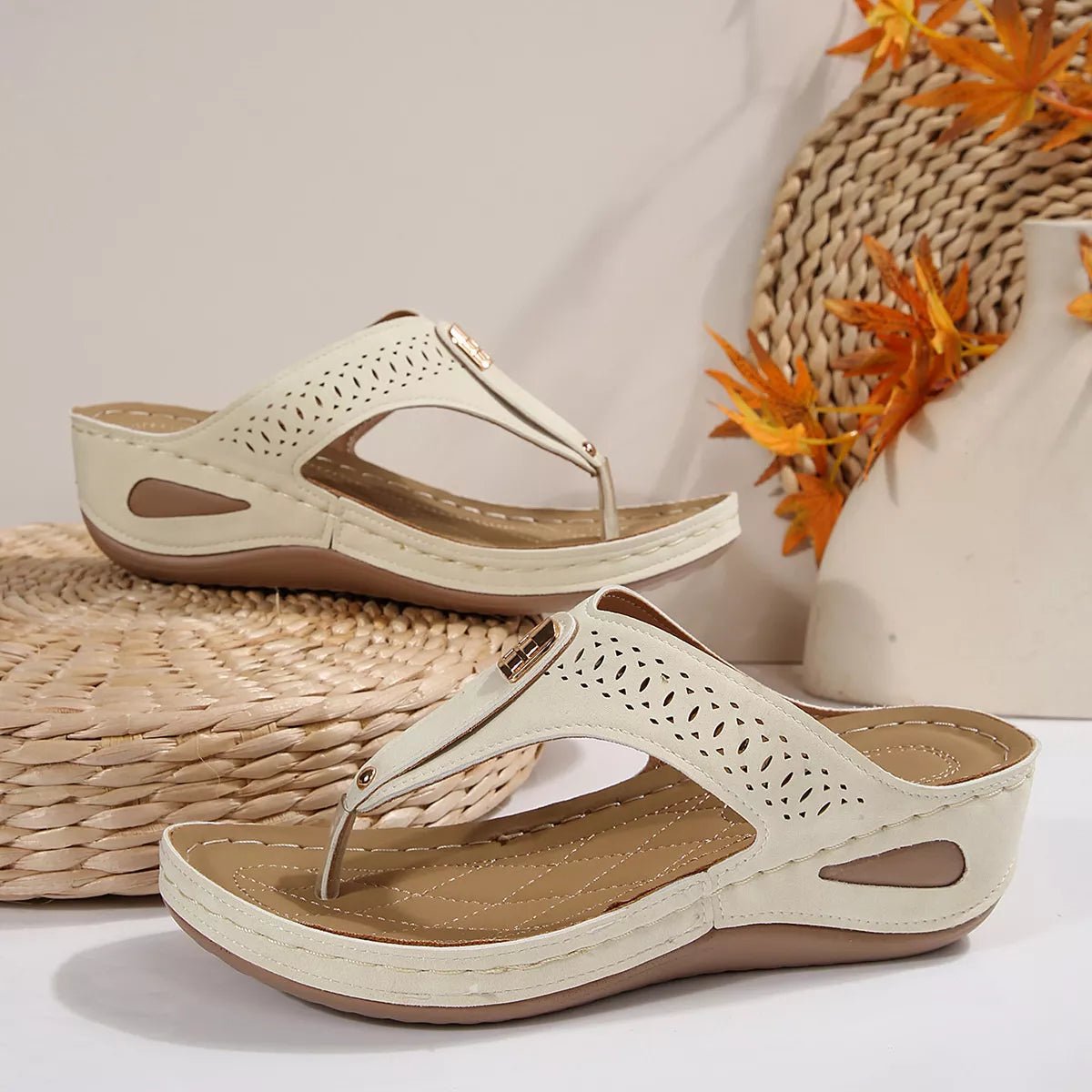 Aloha - Toe Post Wedge Sandals - Cashmere Daisy