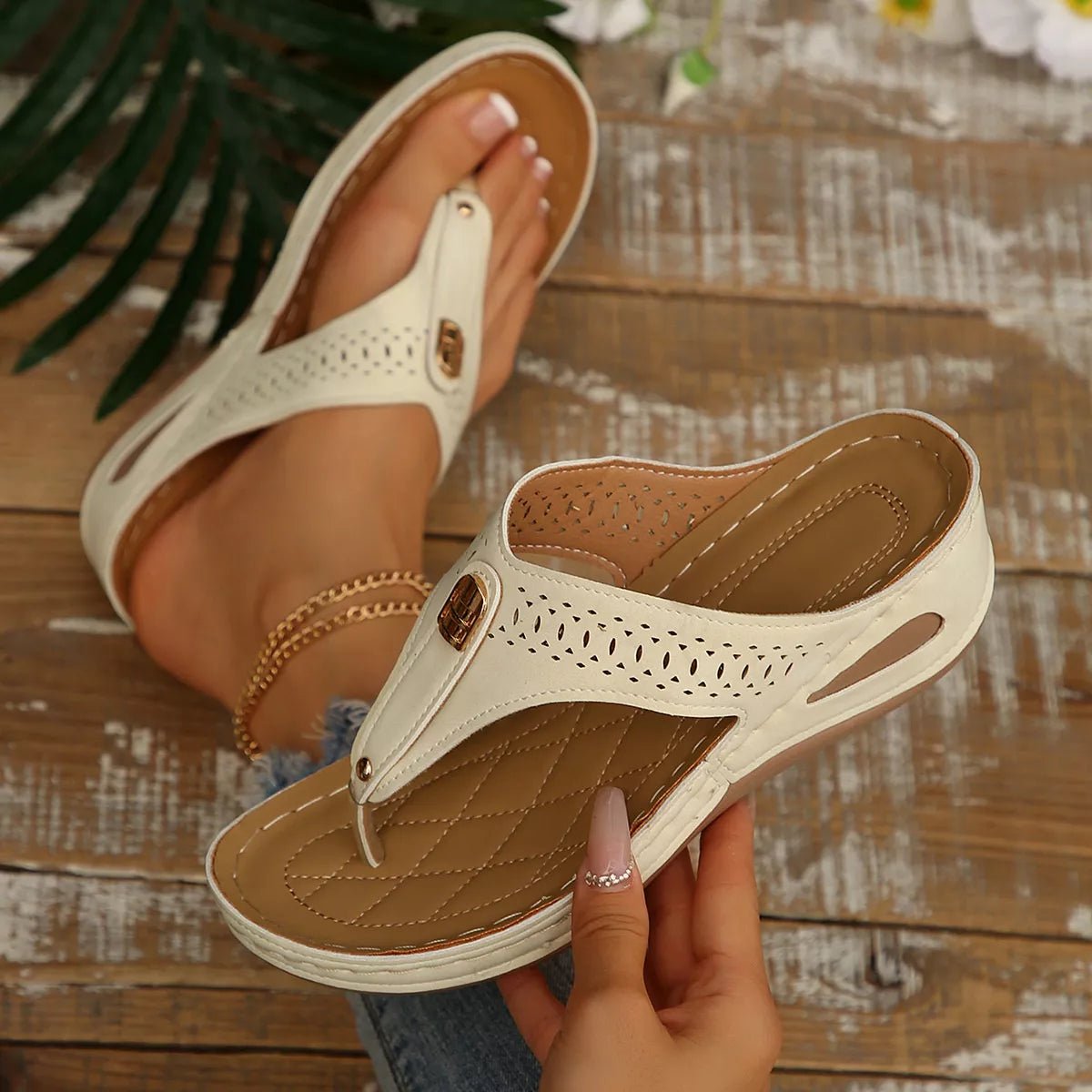 Aloha - Toe Post Wedge Sandals - Cashmere Daisy