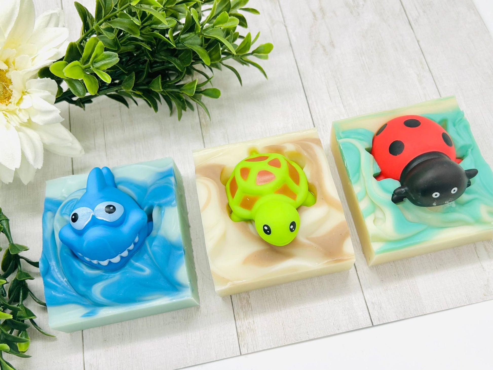 Ladybug Soap Bar – Vegan Cold Process Soap - Cashmere Daisy